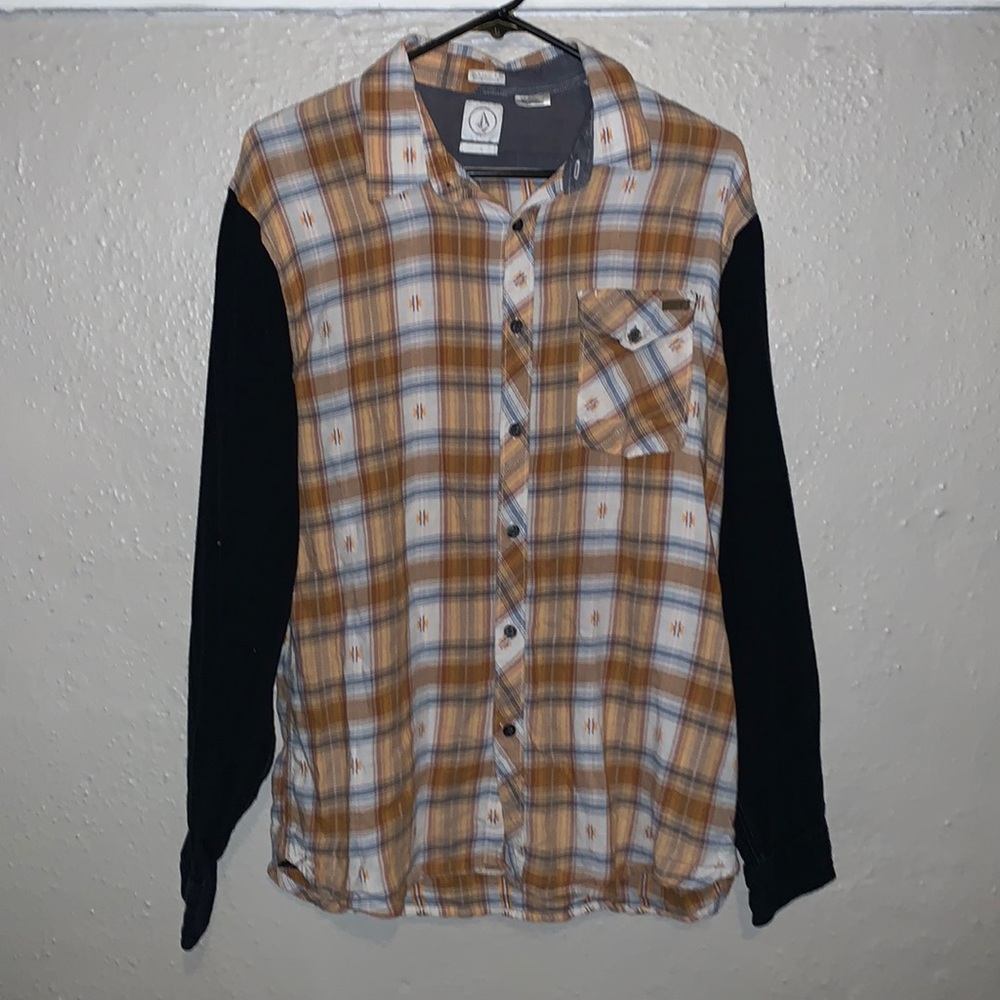 Casual but classy button down long sleeve classic fit